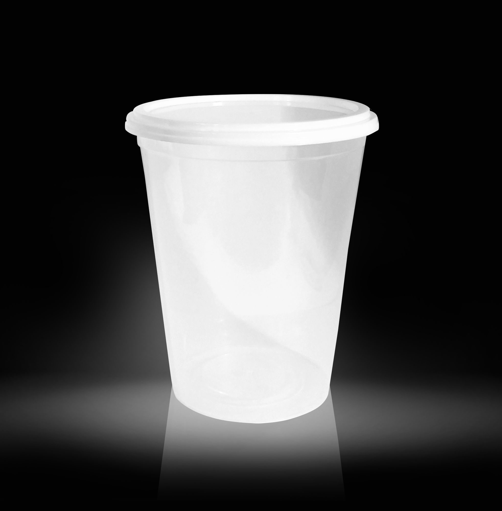 Пластиковый стакан 